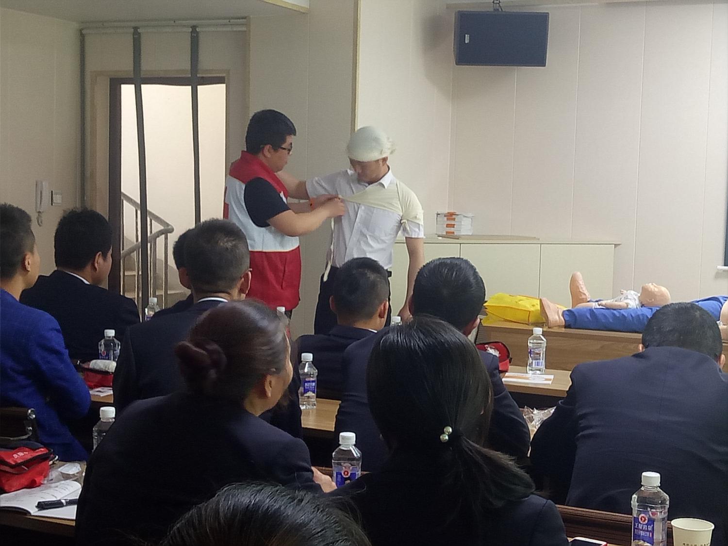 紅十字會應(yīng)急救護(hù)培訓(xùn)進(jìn)企業(yè)，聚力提升員工自救互救能力