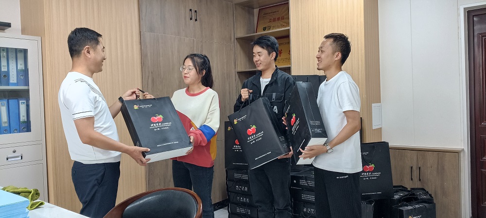 心系員工 情暖中秋節